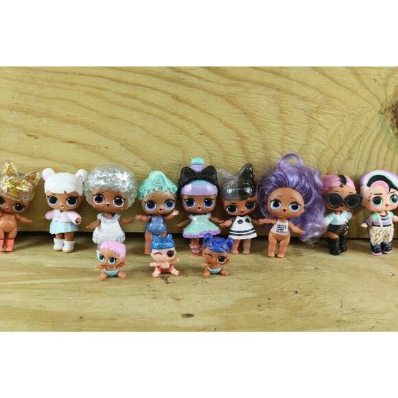 LoL Surprise Dolls Omg Lot of 77+ Dolls including minis Pieces Royal Bee Nomi - Picture 10 of 13